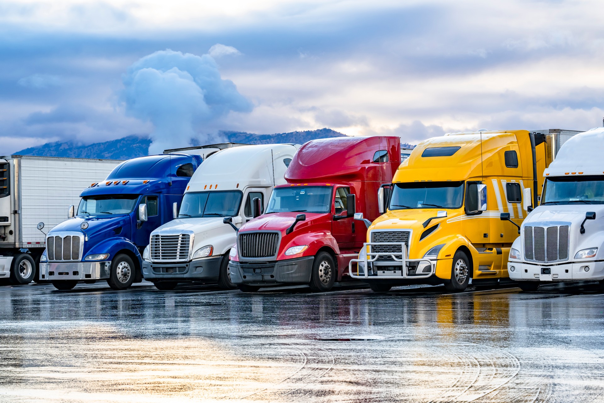 Truck and trailer fleet maintenance repair service